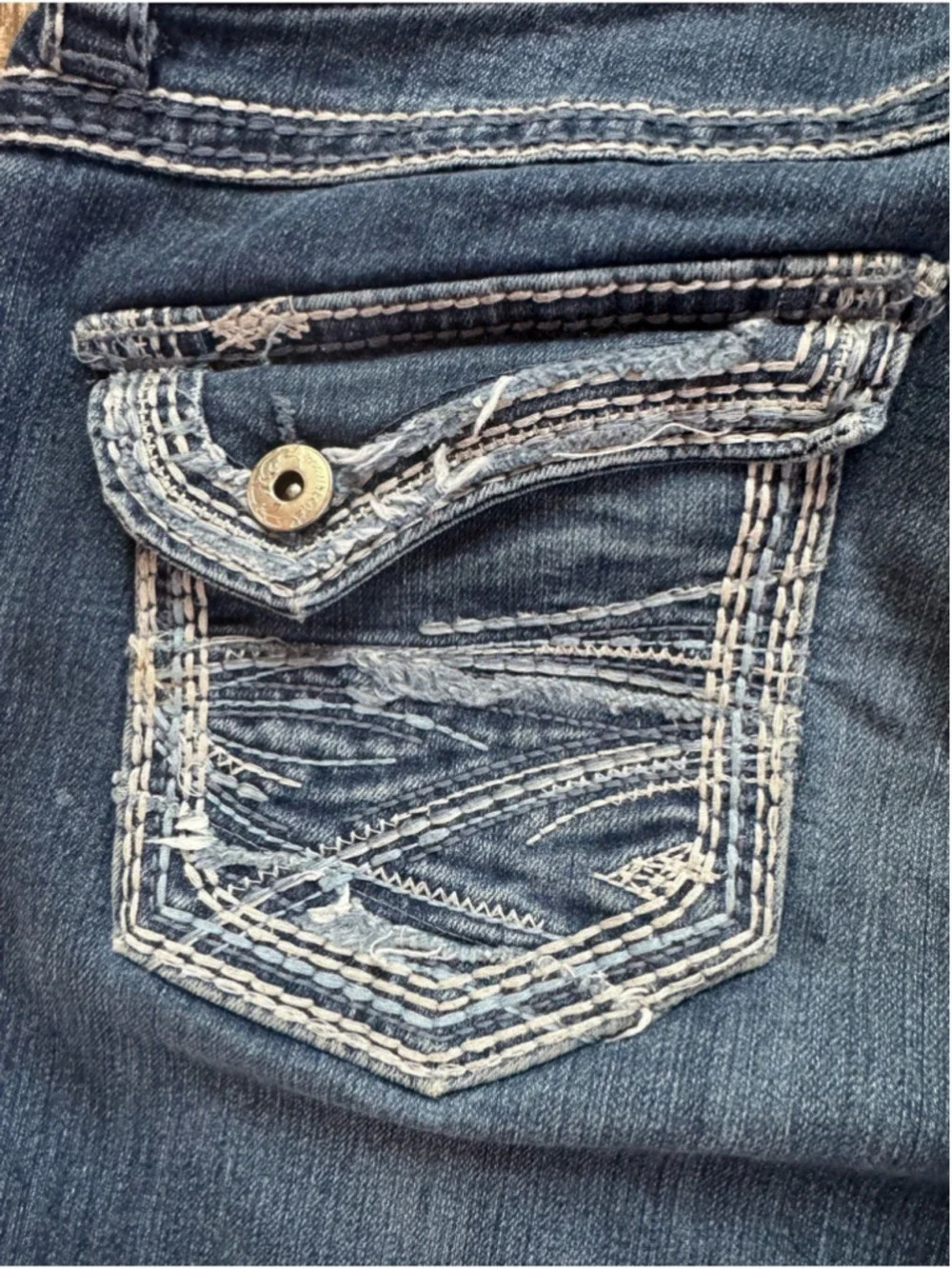 Maurices Distressed Blue Back Flap Pocket Stretch Jeans size 7/8 short
